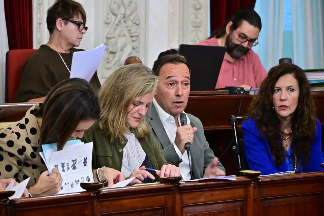 Jos&eacute; Manuel Cossi, durante su intervenci&oacute;n en el Pleno. / Eulogio Garc&iacute;a
