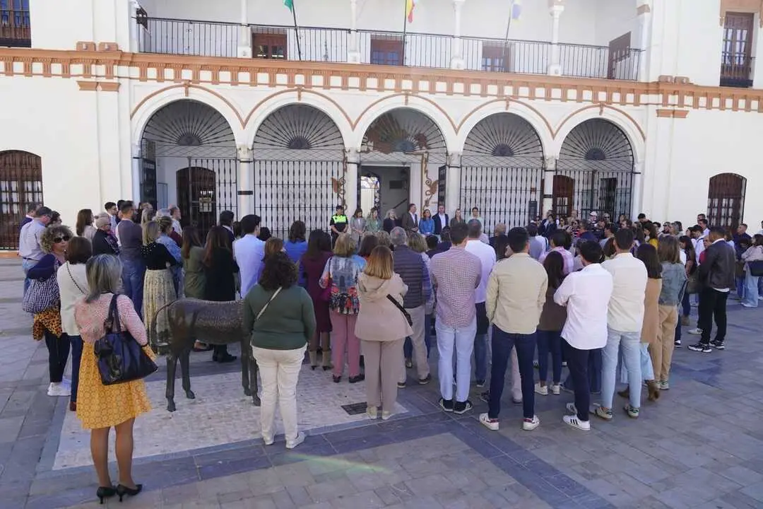Concentraci&oacute;n ante el Ayuntamiento de Moguer. | Ayto.