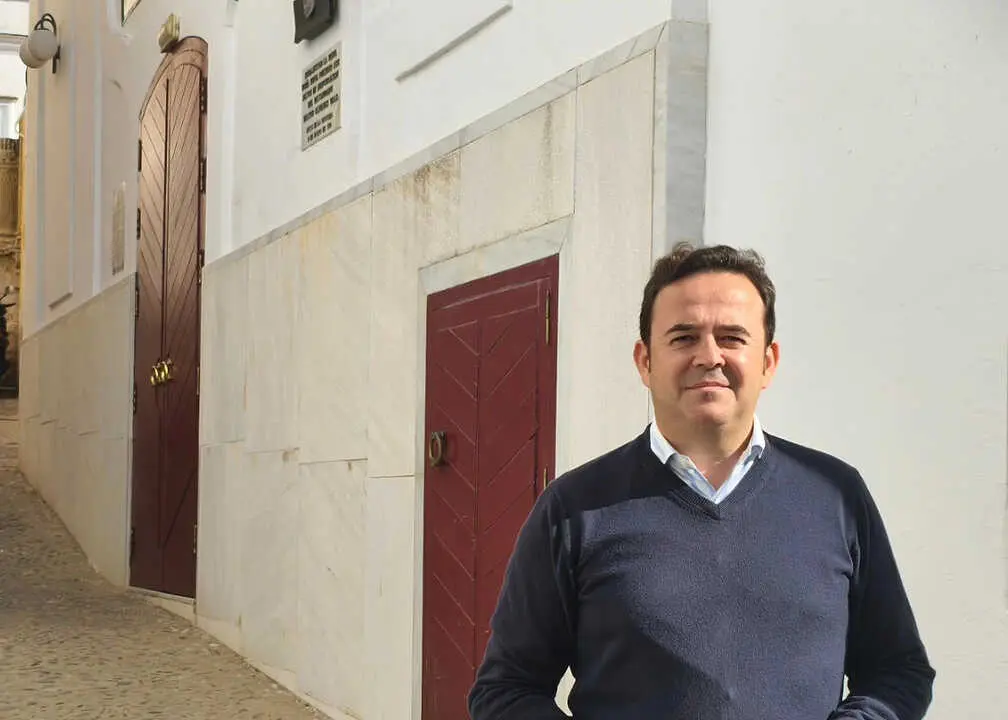 Andr&eacute;s Camarena a las puertas de teatro./ AYTO.