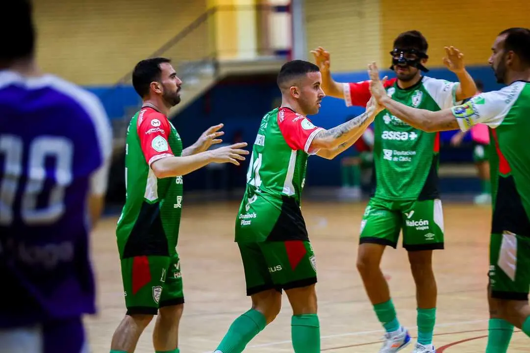 El Virgili celebra uno de los goles ante el Malacitano. | CD Virgili C&aacute;diz.