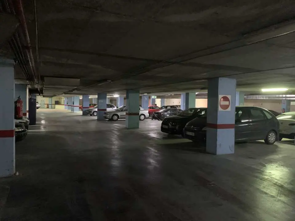 Interior del parking del Paseo del Romeral. | Informaci&oacute;n