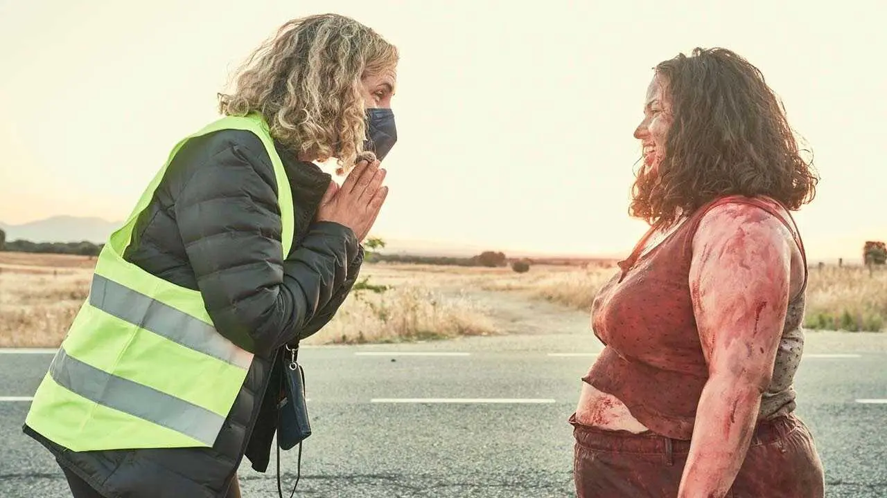 La directora de 'Cerdita' da indicaciones a Laura Gal&aacute;n. | Europa Press.