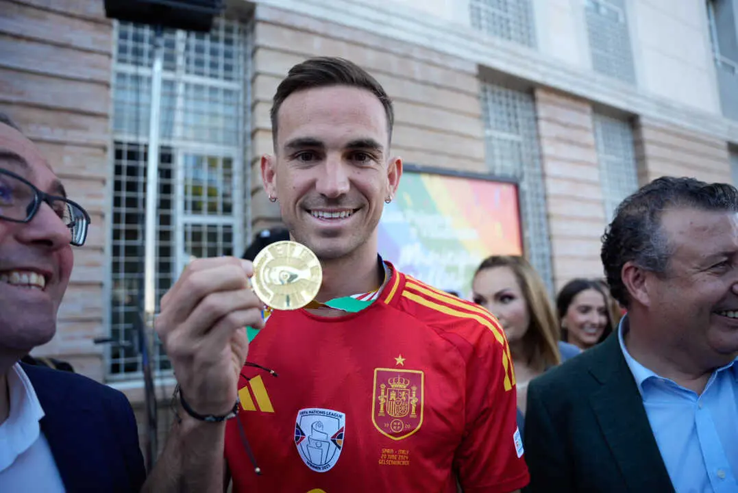 Fabi&aacute;n Ruiz recibido tras la Eurocopa de 2024 en Los Palacios y Villafranca. | Corchero/EP