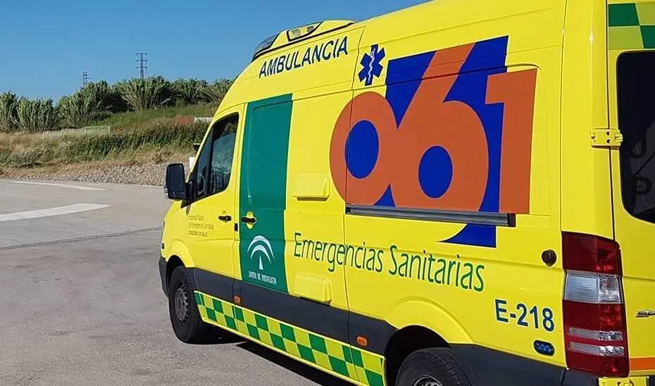Ambulancia perteneciente a La Empresa P&uacute;blica de Emergencias Sanitarias 061
SALUD 
JUNTA DE ANDALUC&Iacute;A