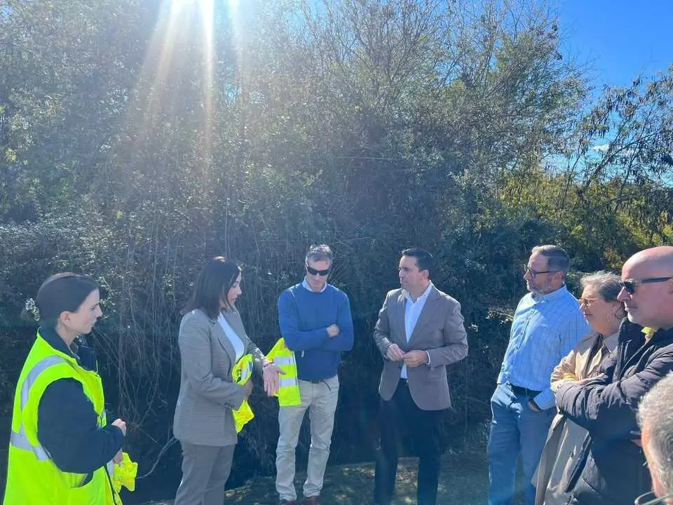 La diputada provincial de Cohesi&oacute;n Territorial, Teresa Jim&eacute;nez Rodr&iacute;guez, ha visitado este martes una de las zona afectadas, desde El Castillo de las Guardas a La Puebla de los Infantes, por la borrasca Claudia |&nbsp;DIPUTACI&Oacute;N DE SEVILLA