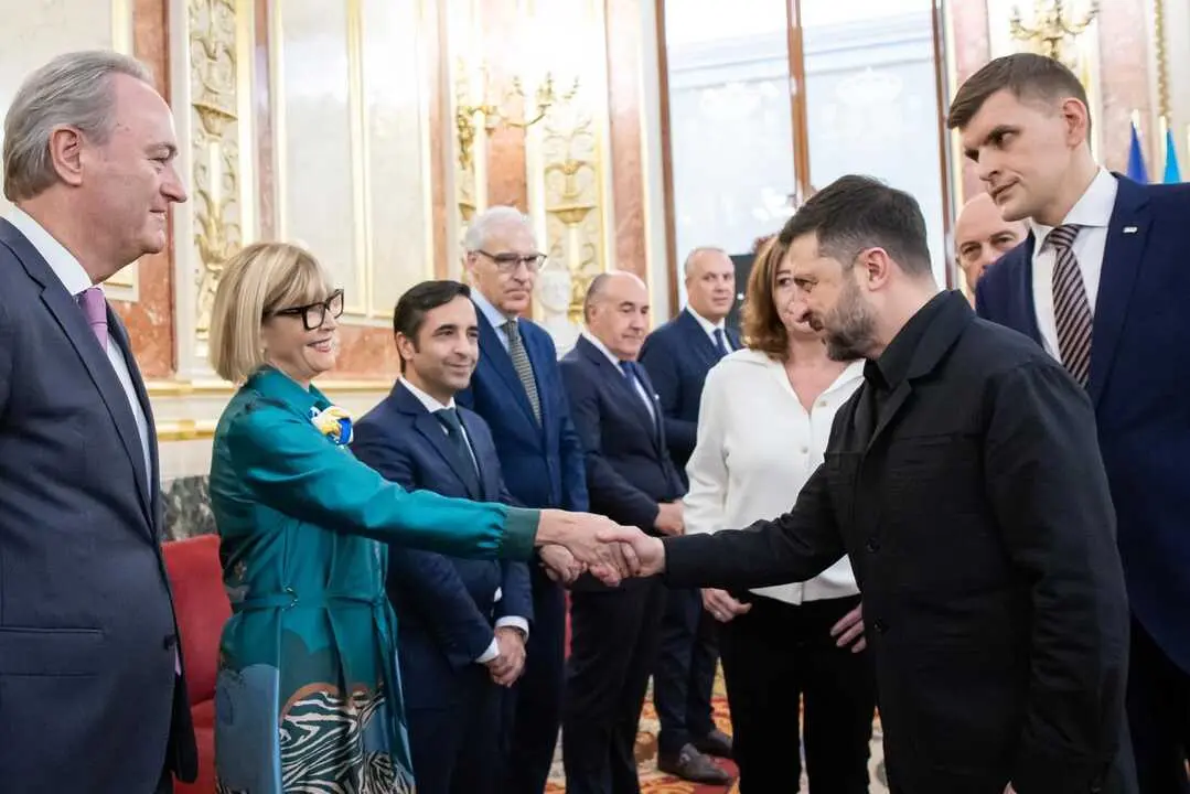 Zelenski, en el Congreso, con Landaluce y Ruiz Boix al fondo