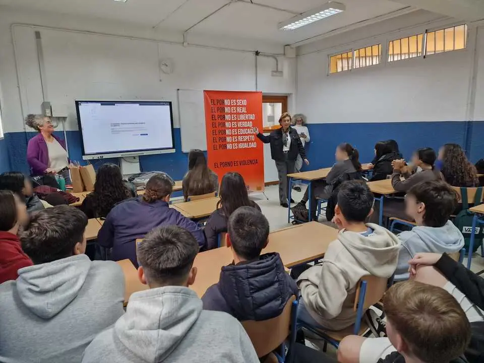 Inicio de la campa&ntilde;a en el IES Pedro Mu&ntilde;oz Seca. | VIVA