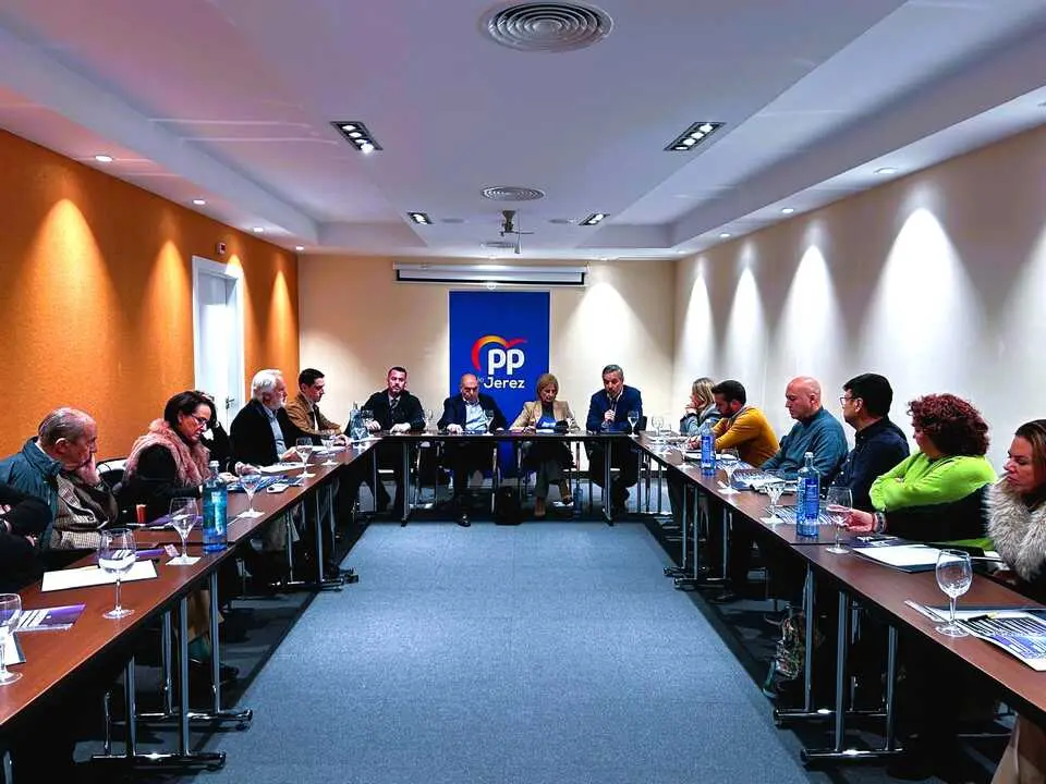 Reuni&oacute;n de Juan Bravo con los aut&oacute;nomos en Jerez. |  PP