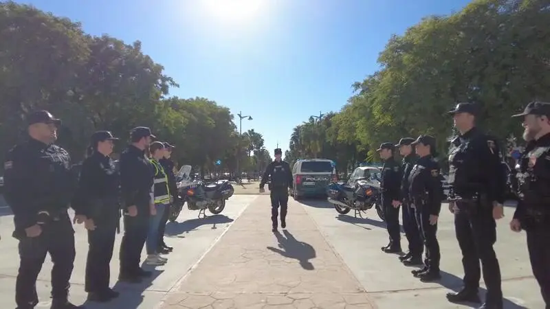 Despedida a Manuel Sevillano, el agente m&aacute;s veterano de Sanl&uacute;car. /NICO