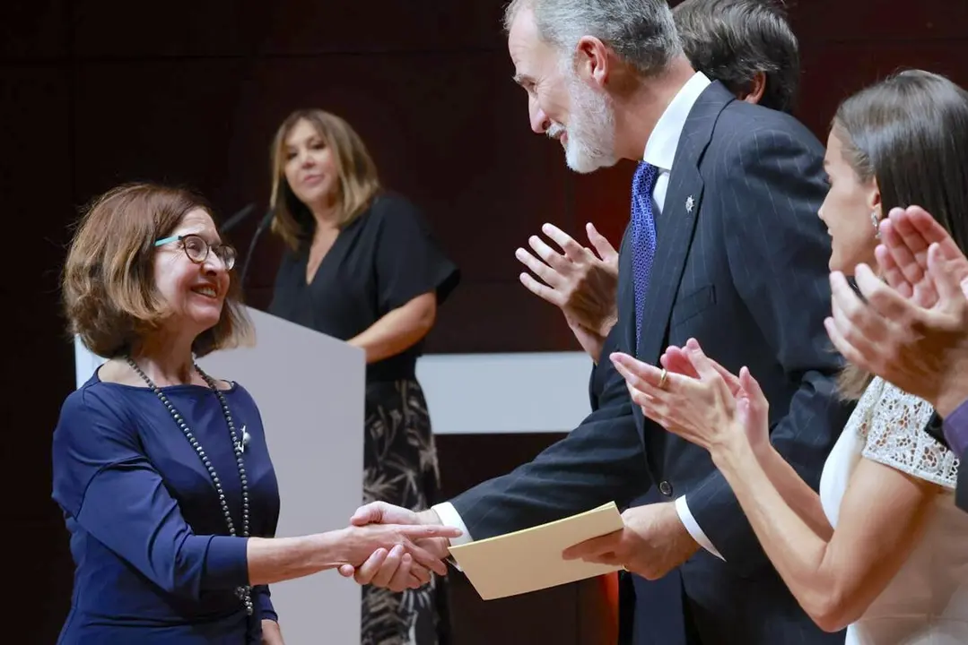Encarnaci&oacute;n Lemus saluda a los Reyes de Espa&ntilde;a. | Casa Real.