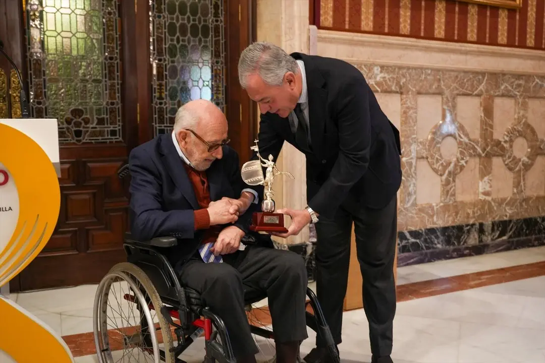 El Ayuntamiento homenajea a Alfonso Sede&ntilde;o Masot | AYUNTAMIENTO DE SEVILLA