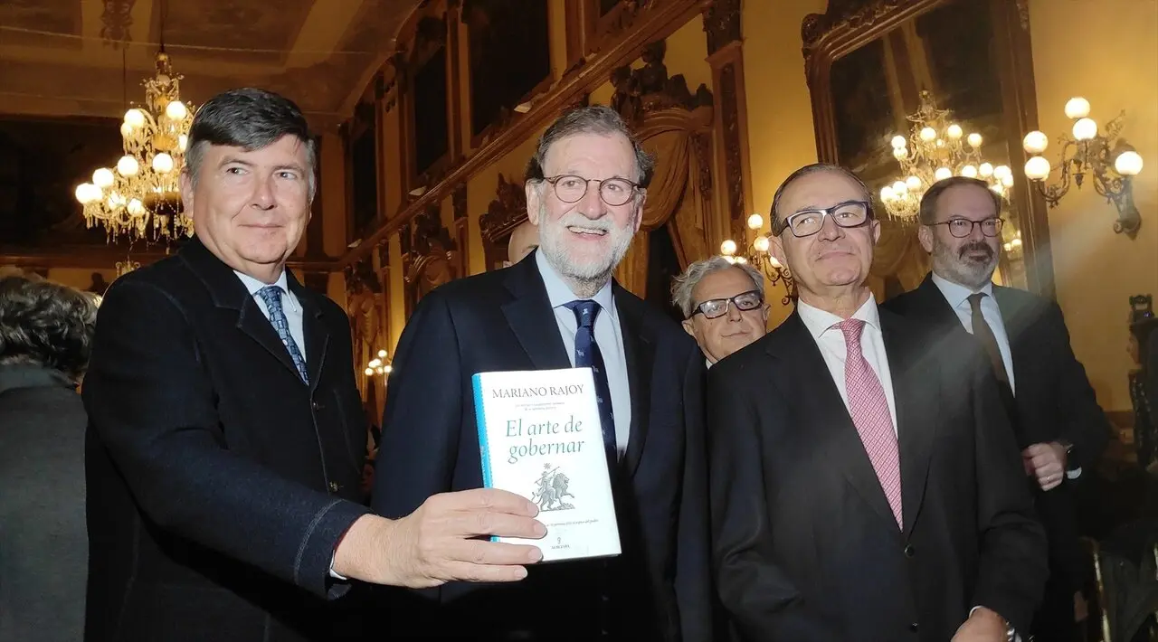 El expresidente del Gobierno Mariano Rajoy presenta su libro 'El arte de gobernar. Los secretos y fundamentos humanos de la sabidur&iacute;a pol&iacute;tica' (Almuzara), con Nicol&aacute;s de Bari, Almuzara, Manuel Pimentel, Adolfo Molina y Salvador Fuentes. -EP