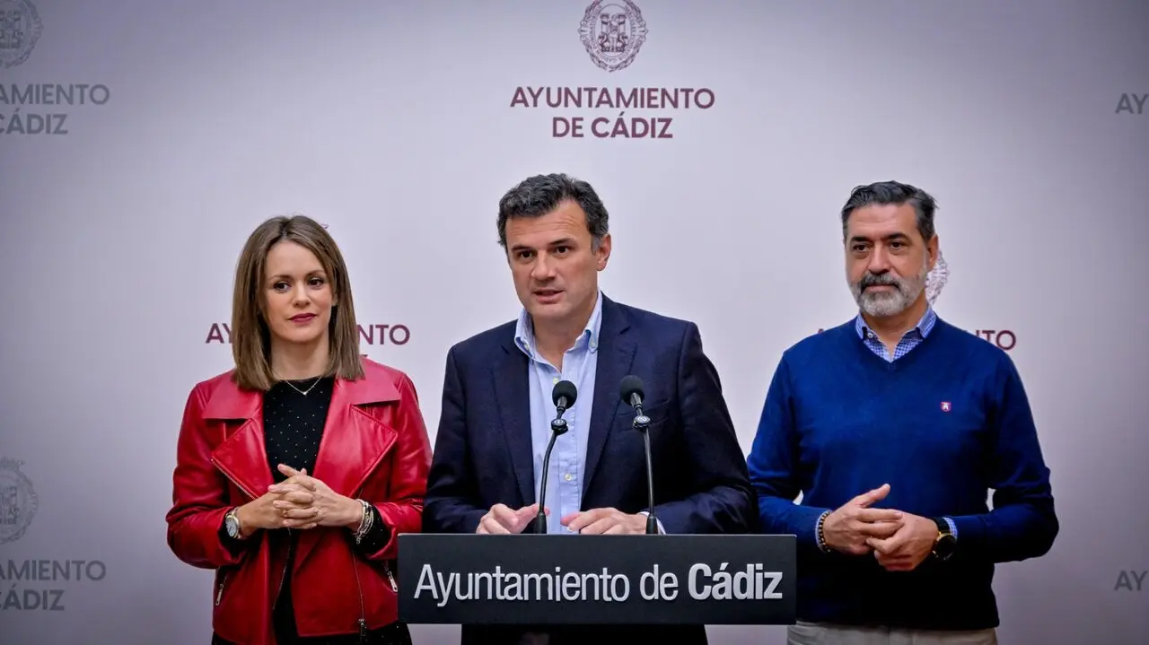 Bruno Garc&iacute;a, con Beatriz Gandullo y Jos&eacute; Manuel Verdulla. VIVA