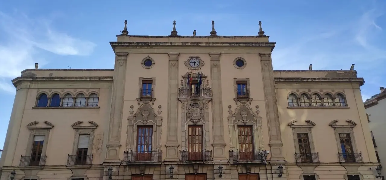 Fachada del Ayuntamiento de Ja&eacute;n | EP