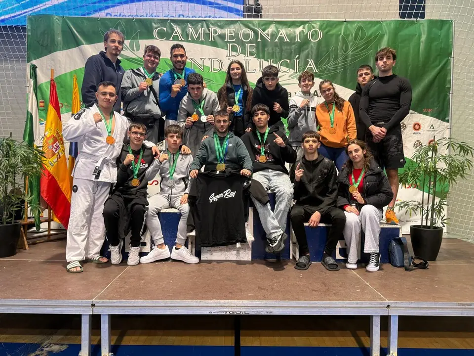 T&eacute;cnicos y luchadores del Club Sugar Ray que participaron en el Campeonato de Andaluc&iacute;a de Grappling y Grappling-Gi. - Foto: Sugar Ray Ja&eacute;n