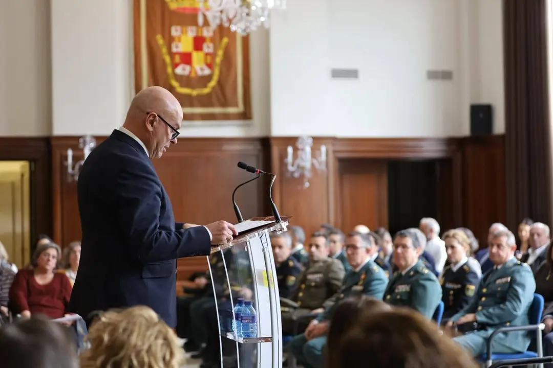 Manuel Fern&aacute;ndez, en la entrega de los premios con motivo del D&iacute;a de la Constituci&oacute;n. - Foto: Subdelegaci&oacute;n.