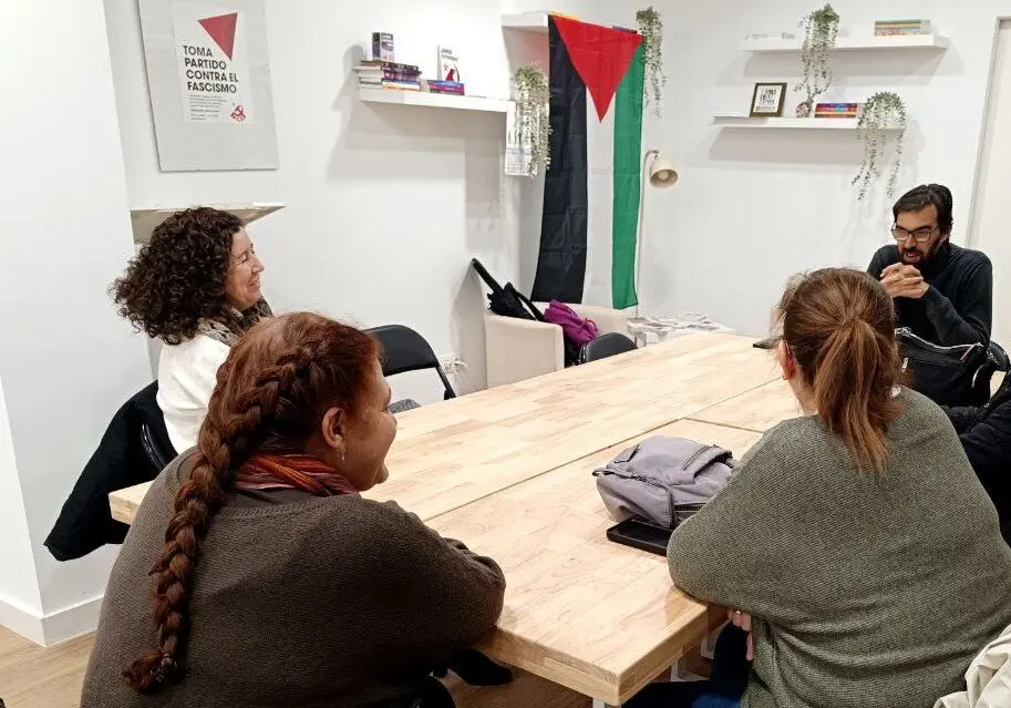 Reuni&oacute;n de Bueno con trabajadoras del SAD. | VIVA