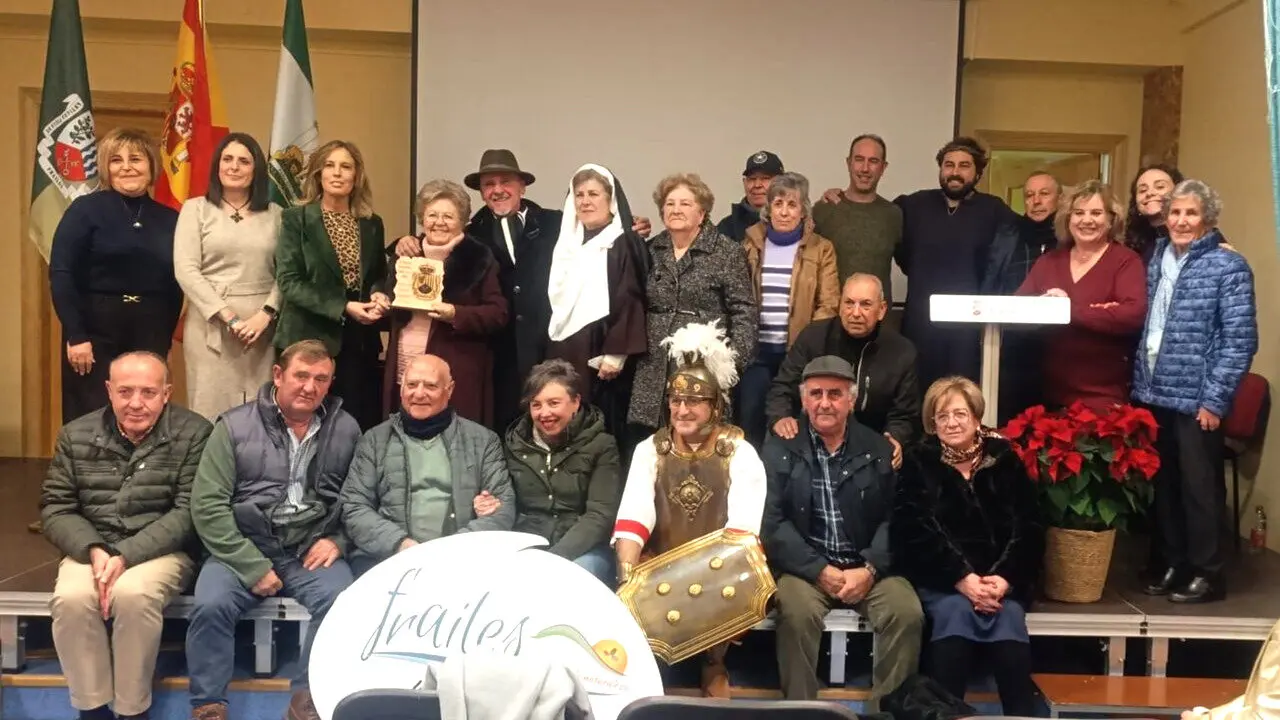 Acto de entrega del Premio Honor&iacute;fico Santa Luc&iacute;a a la Asociaci&oacute;n Cultural Los Pasos.