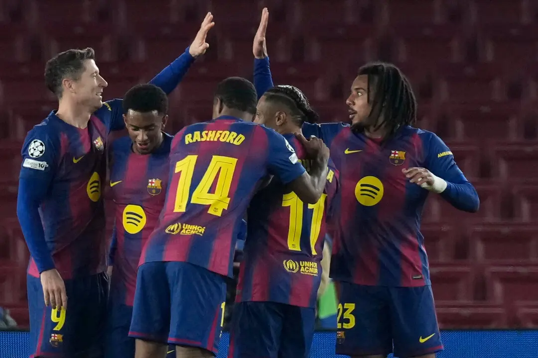 Kounde celebra uno de sus dos goles. | EFE