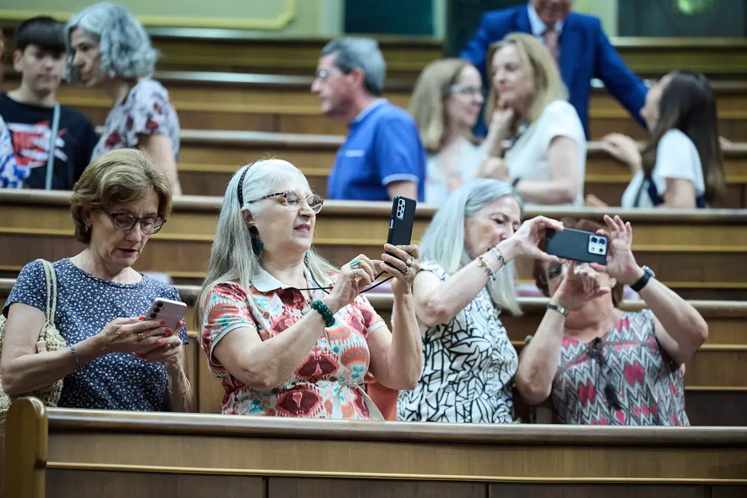 Un grupo de visitantes hacen fotograf&iacute;as. | Europa Press.