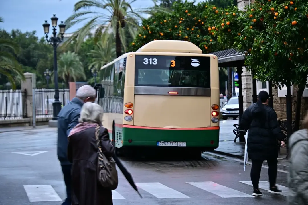 Autob&uacute;s en C&aacute;diz. Eulogio Garc&iacute;a