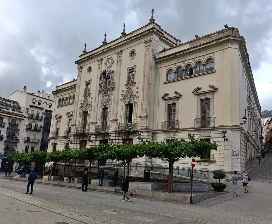 Fachada del Ayuntamiento de Ja&eacute;n. - Foto: PP.