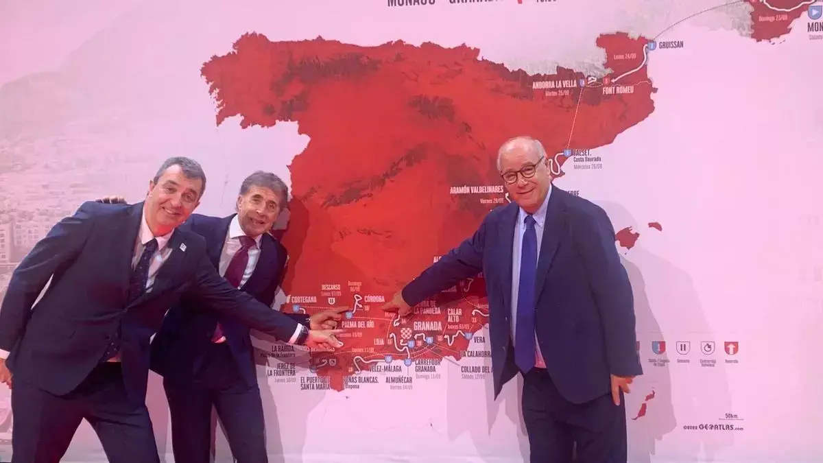 Javier Guill&eacute;n; Pedro Delgado y Antonio Cabello presentan la etapa cordobesa de la Vuelta a Espa&ntilde;a 2026