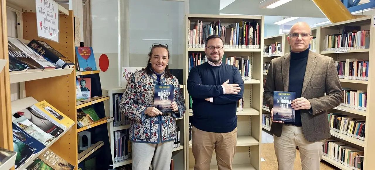 Iglesias con Montserrat del Cuvillo e Israel D&iacute;az. | VIVA