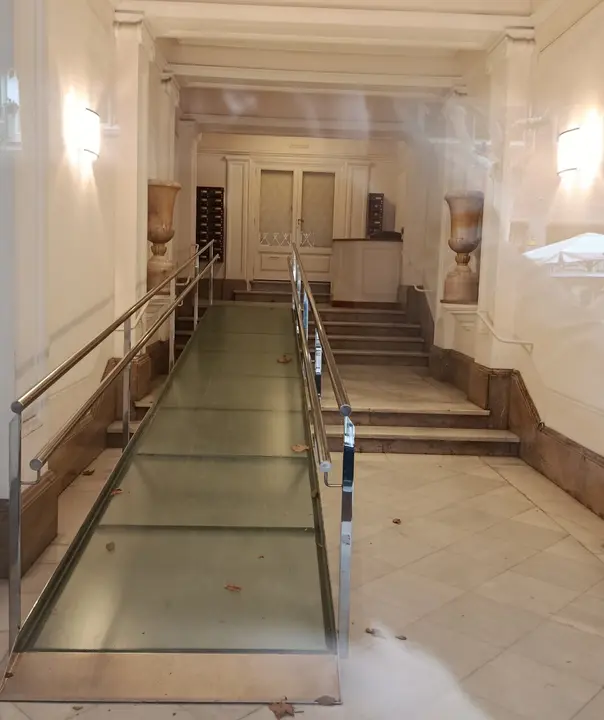 Portal del edificio./VM.