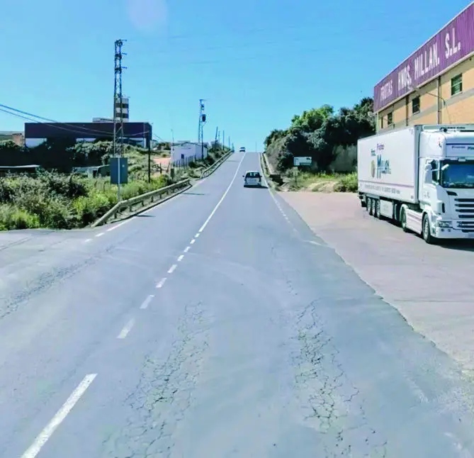 Moguer, eje de una nueva inversi&oacute;n de la Diputaci&oacute;n Provincial con la rehabilitaci&oacute;n de la carretera que une la localidad con El Roc&iacute;o. | D.P.
