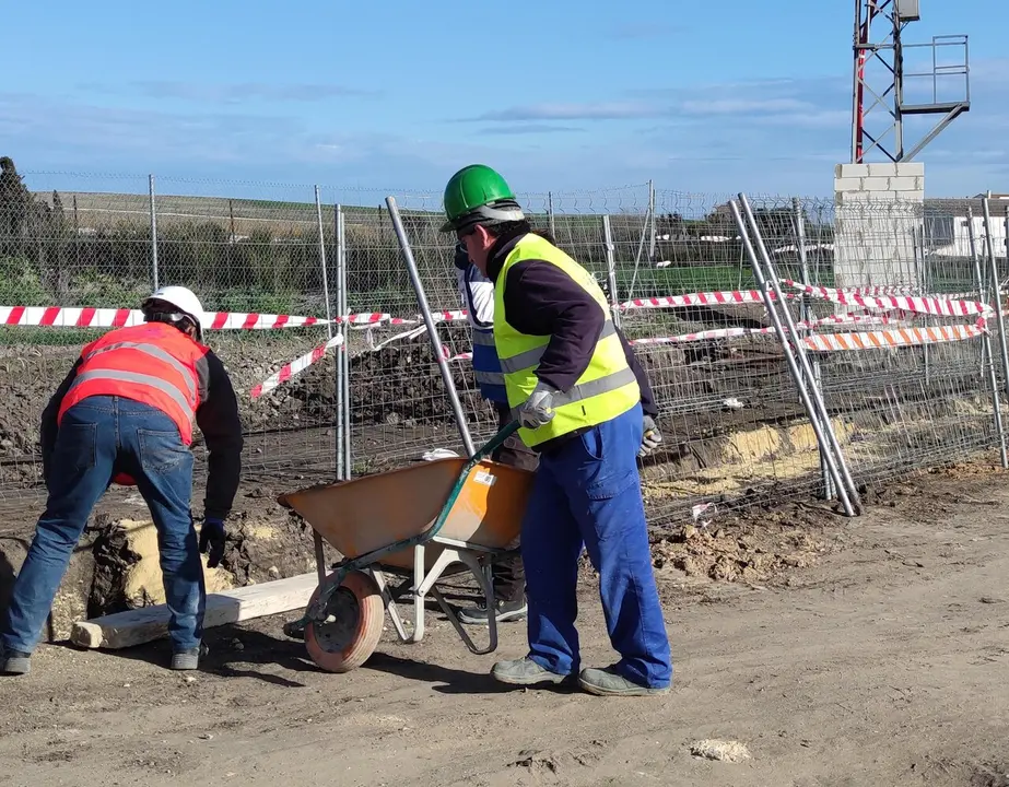 La construcci&oacute;n, uno de los sectores resentidos por la subida del paro./ MAC&Iacute;AS.