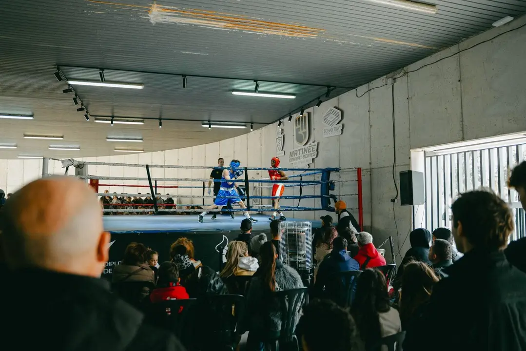 La segunda matinal de boxeo en La Victoria registr&oacute; un excelente ambiente a pesar de la lluvia y el fr&iacute;o. - Foto: Sugar Ray Ja&eacute;n