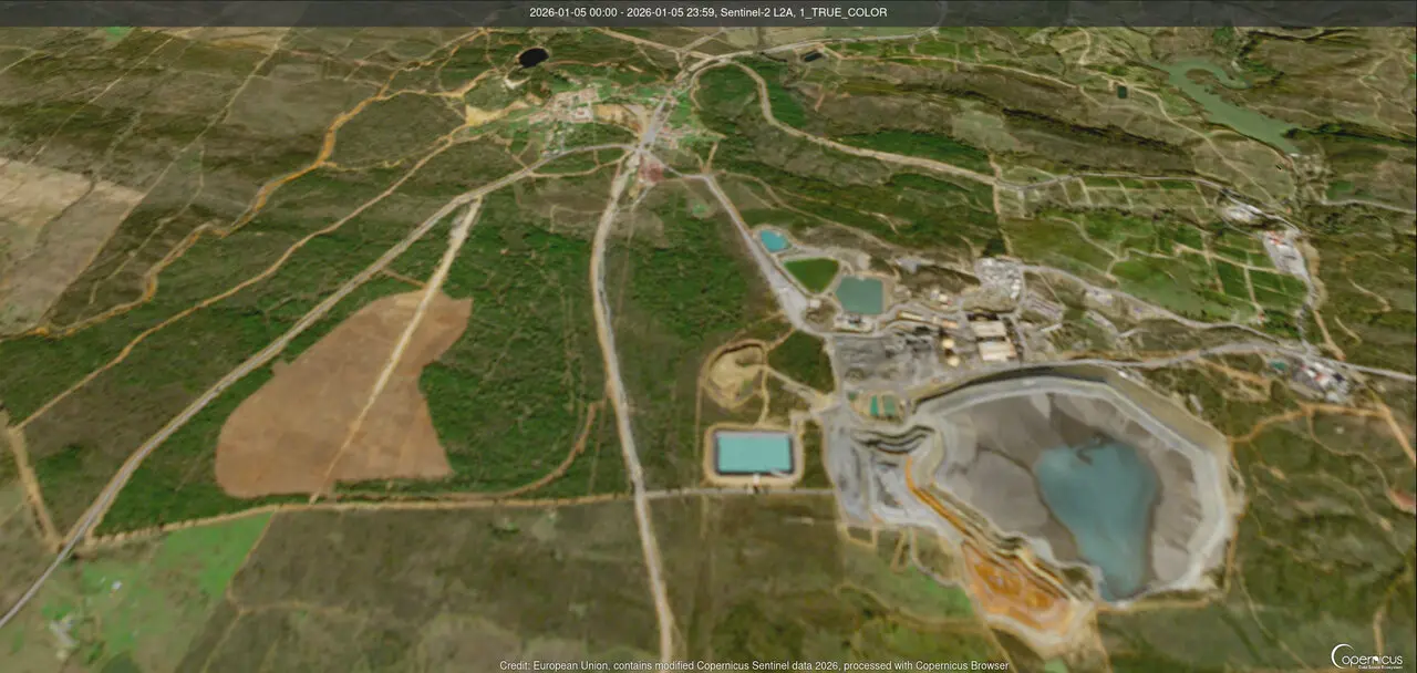 Imagen desde sat&eacute;lite: a la derecha la balsa actual, a la izquierda las obras de deforestaci&oacute;n. | Ecologistas.