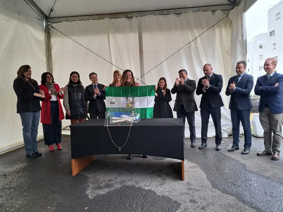 Acto de colocaci&oacute;n de la primera piedra en la Escuela Le&oacute;n Ortega. | Junta.