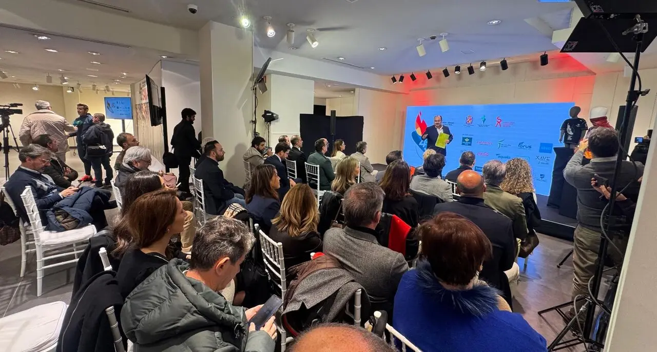 Presentaci&oacute;n de la 43 Carrera Internacional Noche de San Ant&oacute;n. - Foto: Esperanza Calzado.