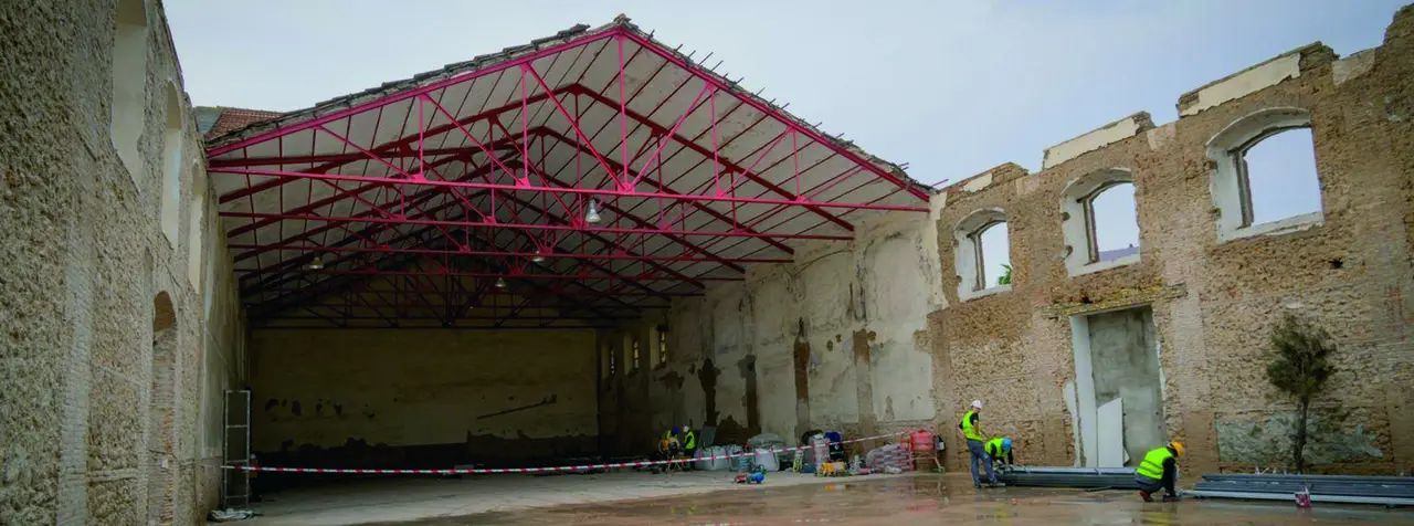 Obras en la nave 2 de los antiguos Dep&oacute;sitos de Tabaco, en C&aacute;diz. VIVA