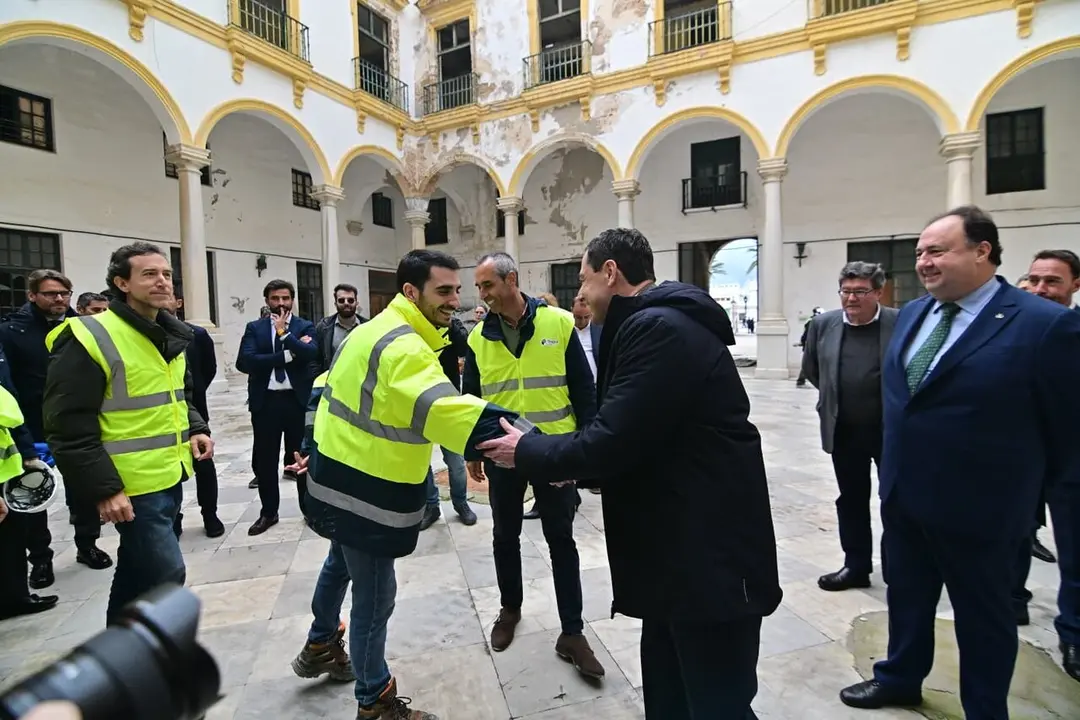 Juanma Moreno, en Valc&aacute;rcel. Eulogio Garc&iacute;a