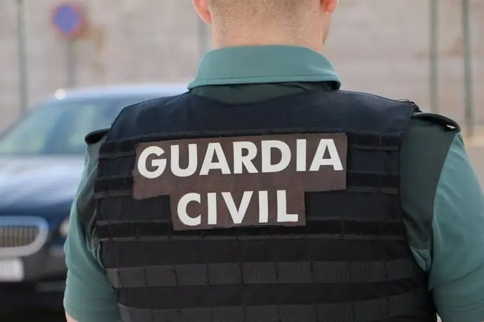 EuropaPress_6733125_archivo_imagen_recurso_agente_espaldas