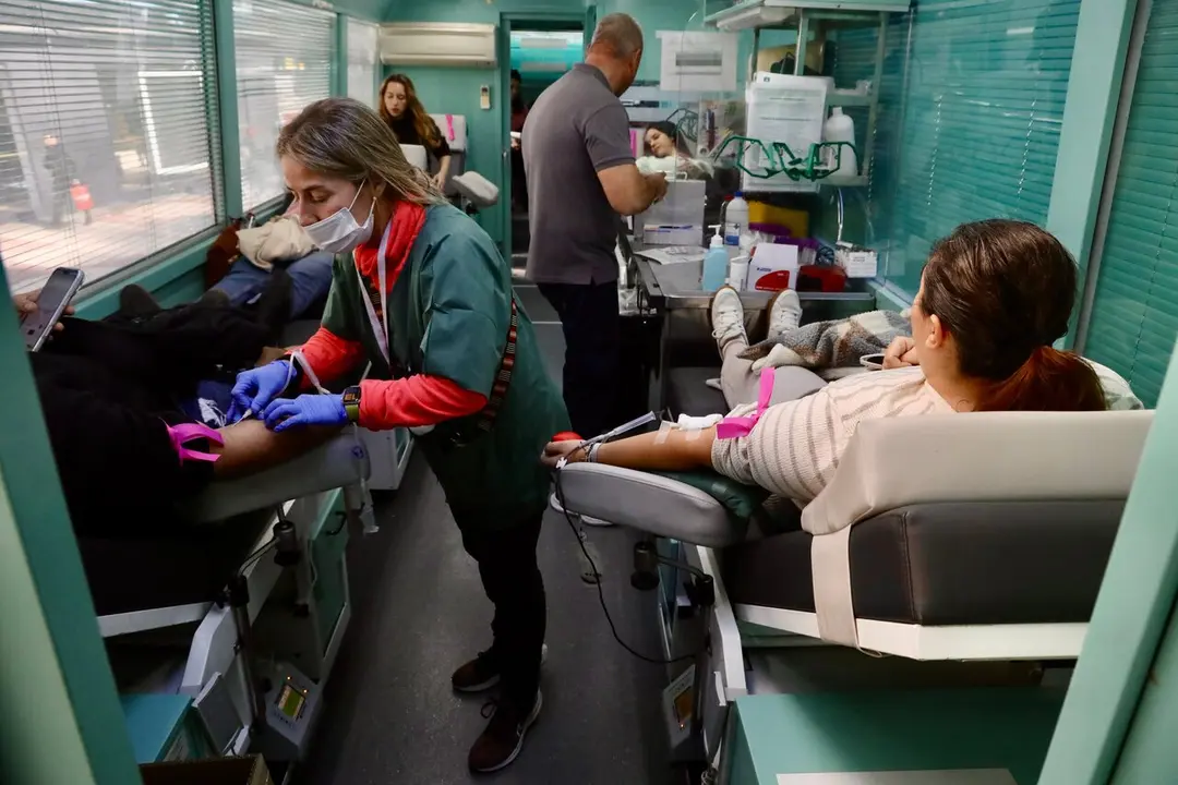 Malague&ntilde;os donando sangre. | Europa Press.