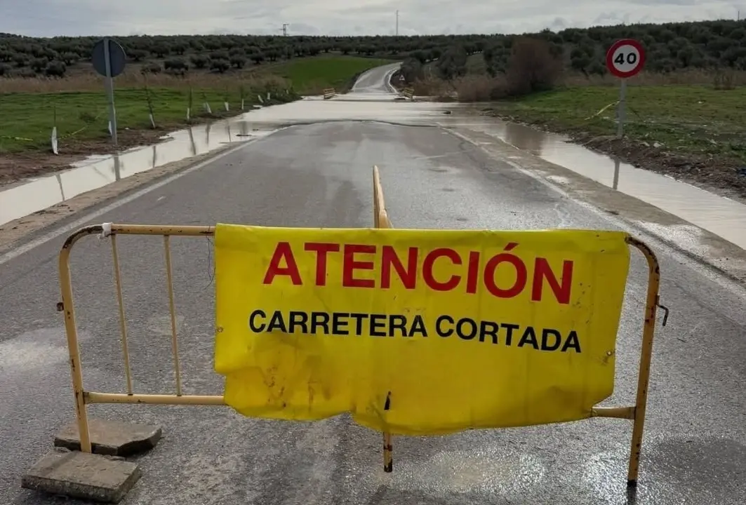 Carretera JA-3403 cortada al tr&aacute;fico. | Ayuntamiento de Esca&ntilde;uela