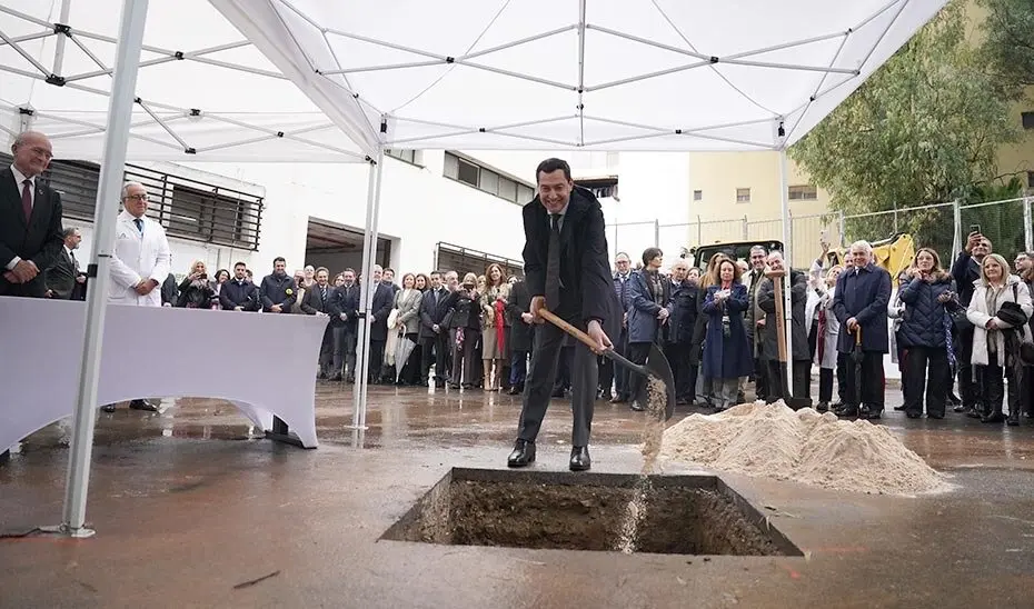 Primera piedra./Junta.