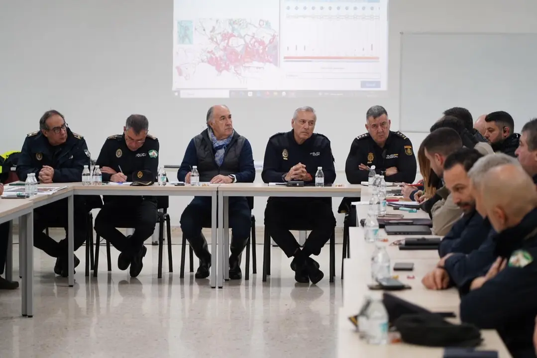 Jos&eacute; Ignacio Landaluce preside una nueva reuni&oacute;n del Plan Municipal de Emergencia, celebrada en el Centro de Coordinaci&oacute;n Municipal. | VIVA