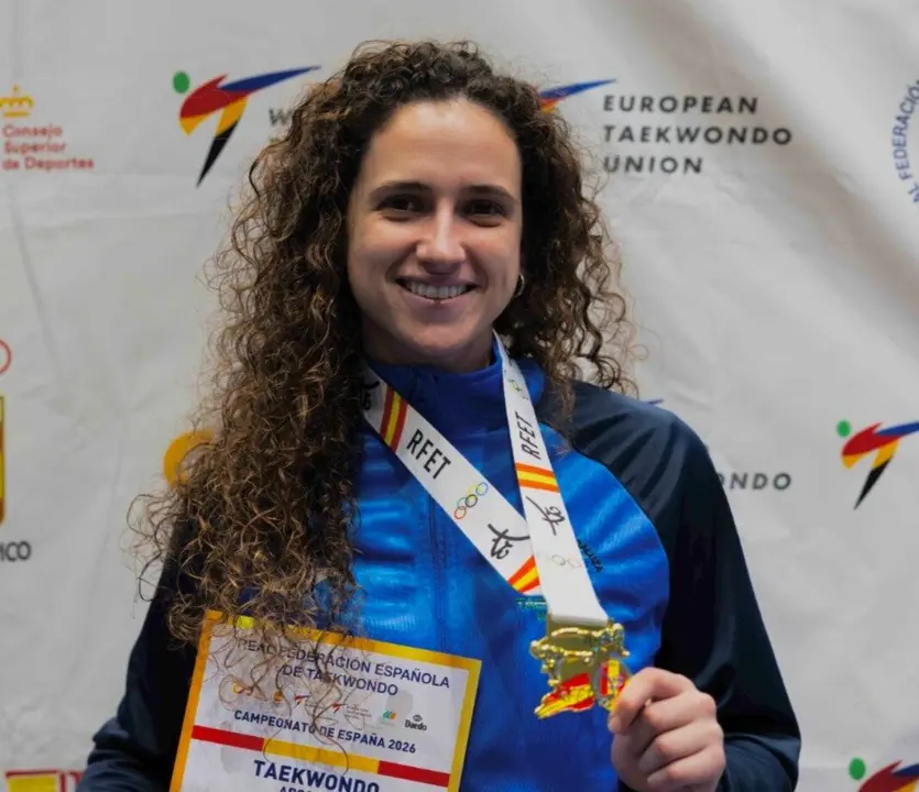 Bel&eacute;n Mor&aacute;n posa con la medalla.| TKD CIUDAD EXPO