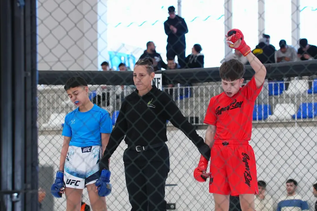 Juan Ortega celebra su t&iacute;tulo andaluz de MMA en Carmona al t&eacute;rmino del combate. - Foto: Sugar Ray Ja&eacute;n
