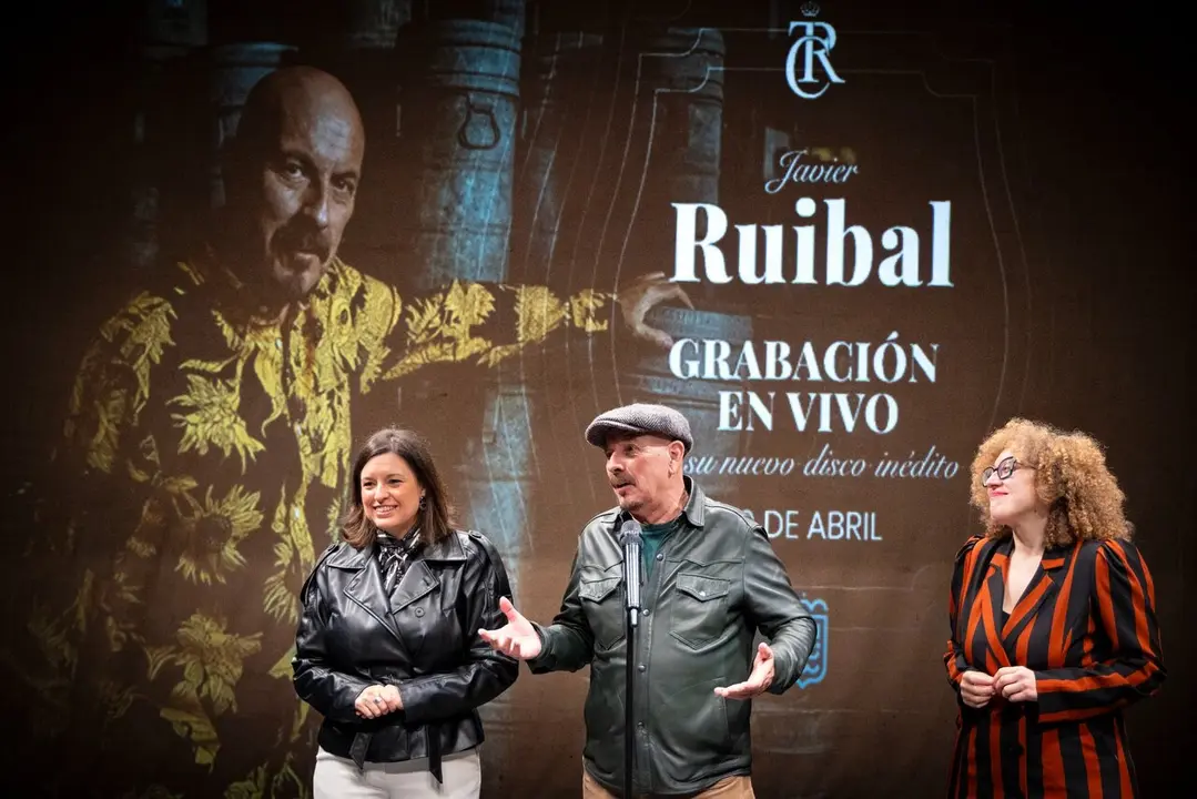 Ruibal en el Teatro de Las Cortes con la alcaldesa y la concejala de Cultura | Ayuntamiento.