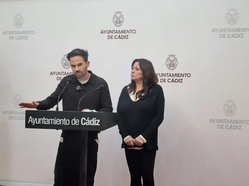 David de la Cruz y Helena Fern&aacute;ndez, en rueda de prensa. VIVA