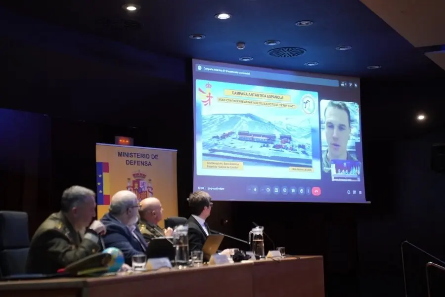 El capit&aacute;n Pablo L&oacute;pez en videoconferencia desde la Ant&aacute;rtida.