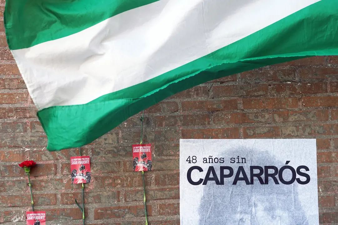 Ofrenda floral en homenaje a Manuel Jos&eacute; Garc&iacute;a Caparr&oacute;s por el 48 aniversario de su asesinato. | Europa Press.