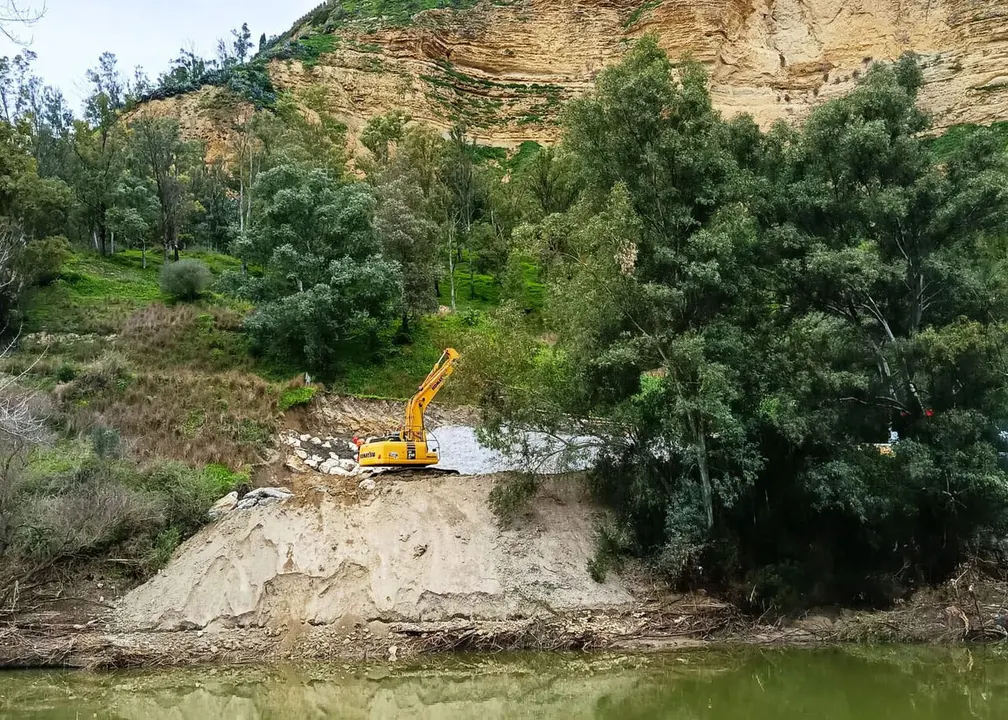 Efectos del temporal en la carretera de Debajo de la Pe&ntilde;a./ MAC&Iacute;AS.