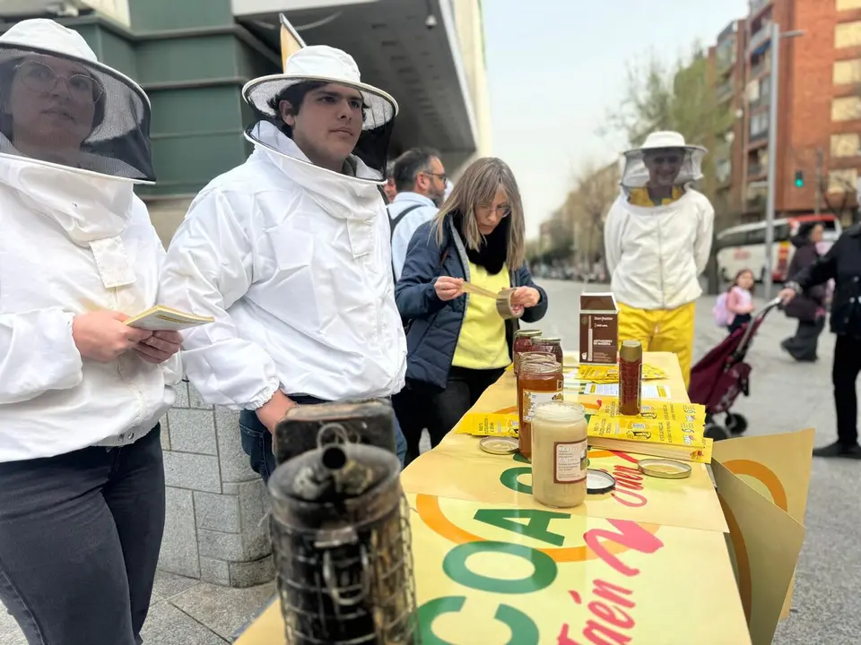COAG lleva a cabo una cata reivindicativa de miel en Ja&eacute;n. - Foto: Esperanza Calzado.